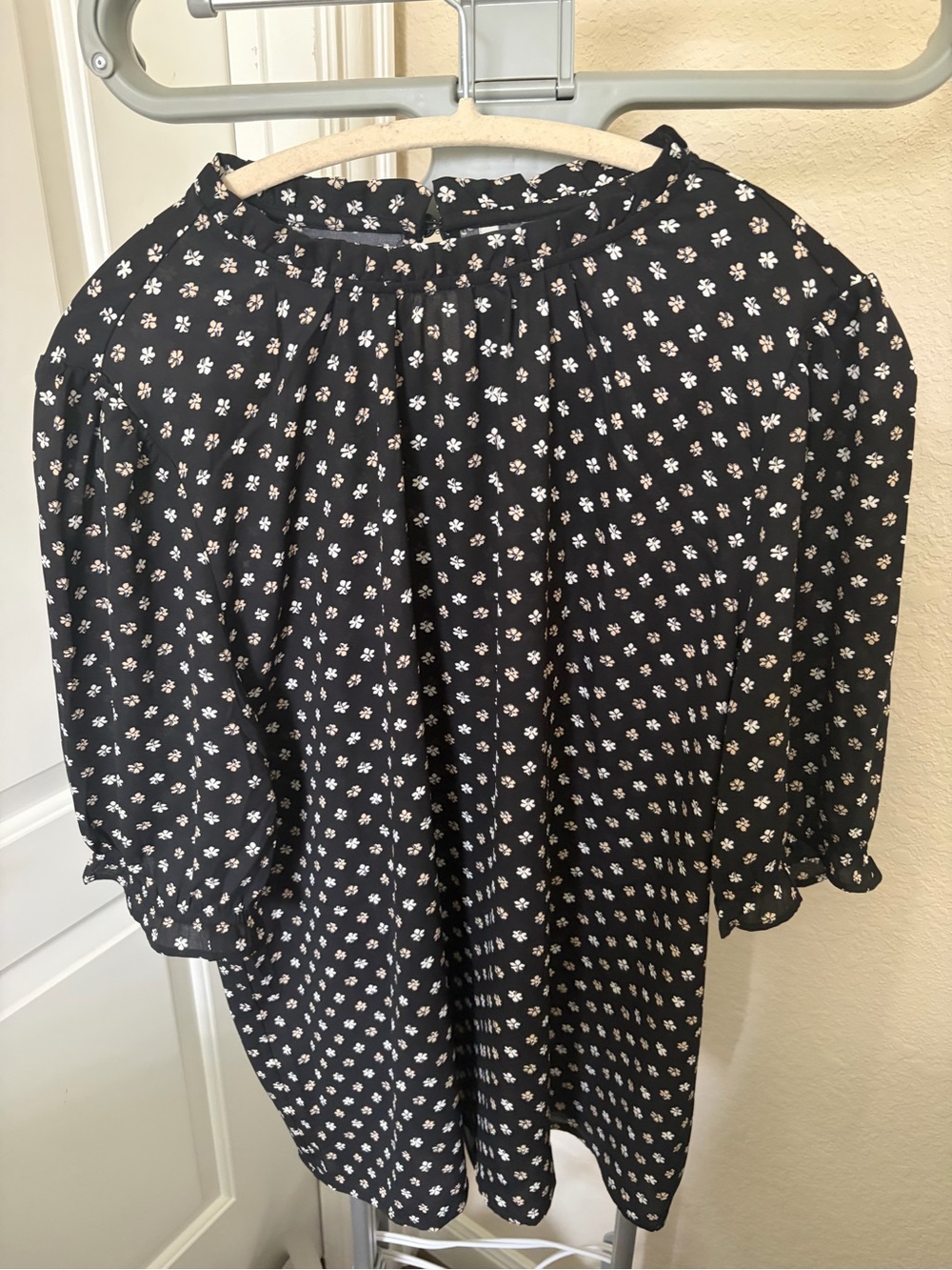 Ann Taylor Black Floral Peasant Blouse with White Daisy Motif NWT